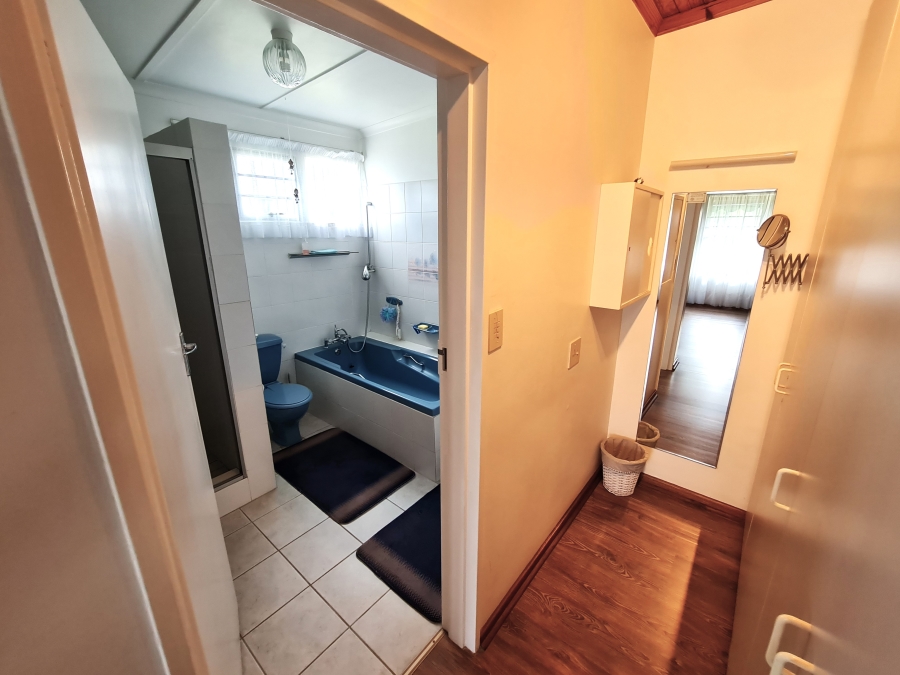 4 Bedroom Property for Sale in Wavecrest Eastern Cape